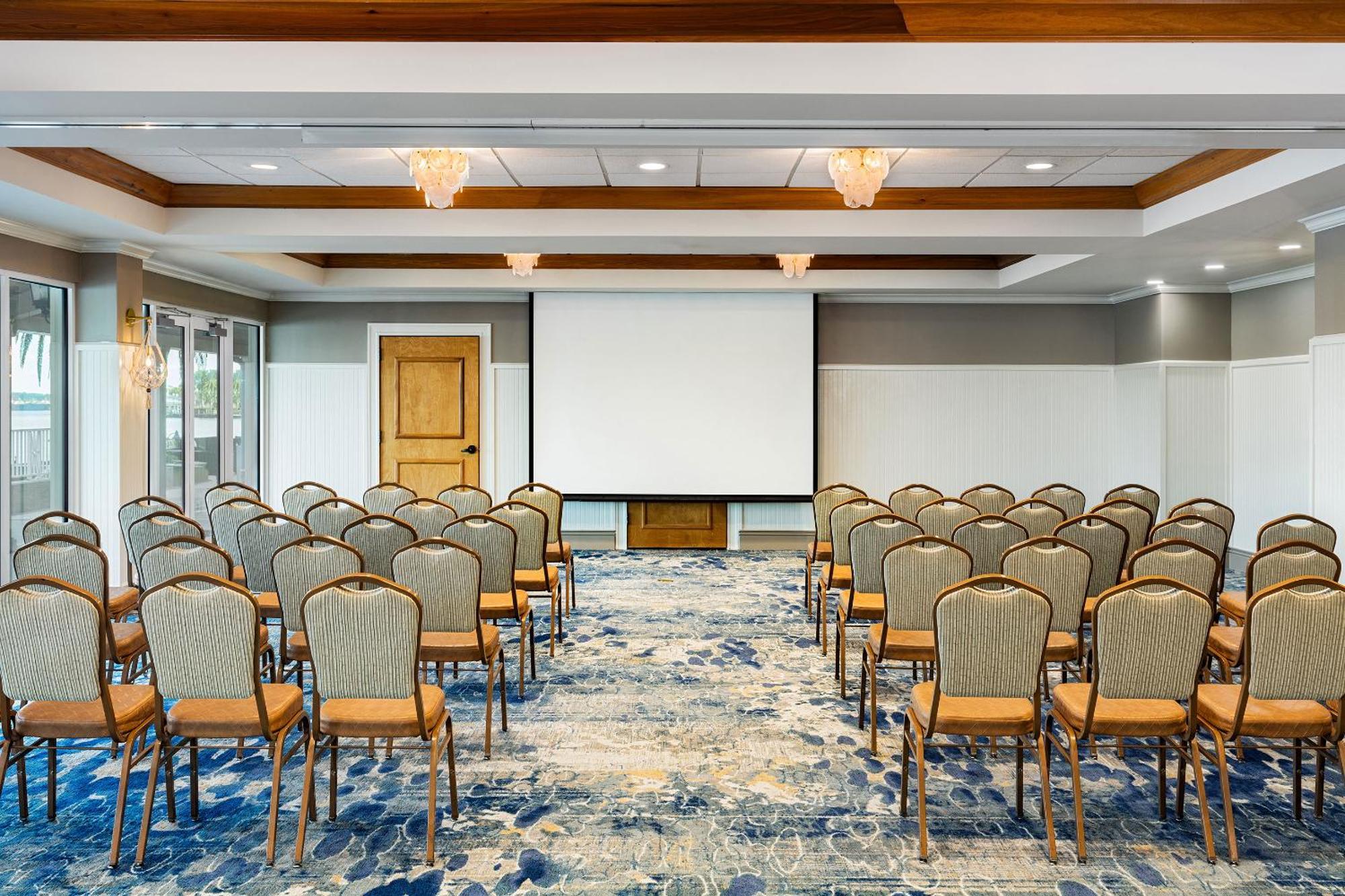 דה וילאג'ס The Waterfront Inn מראה חיצוני תמונה