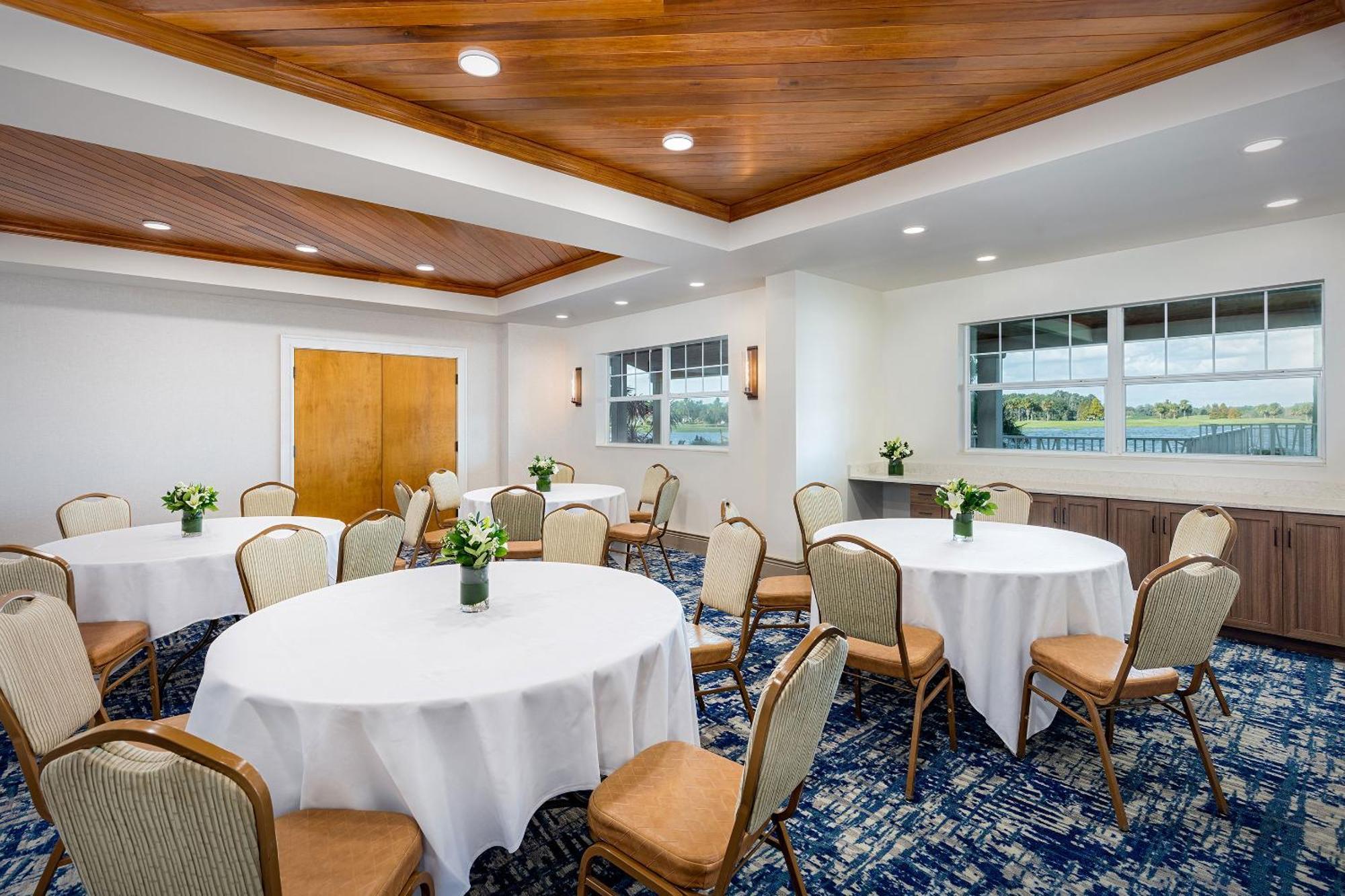 דה וילאג'ס The Waterfront Inn מראה חיצוני תמונה