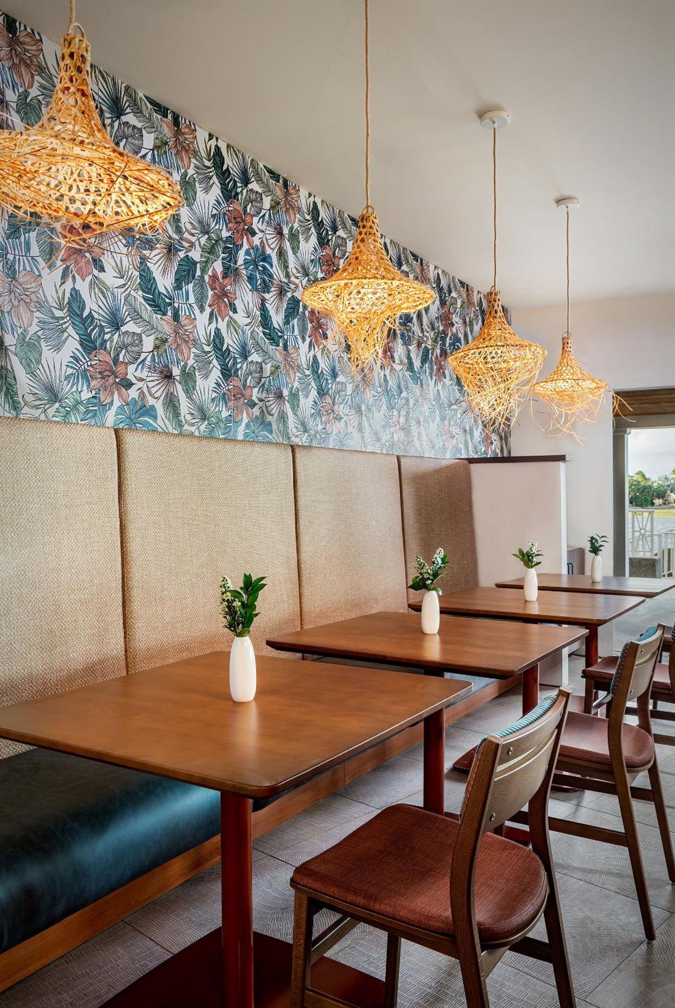 דה וילאג'ס The Waterfront Inn מראה חיצוני תמונה
