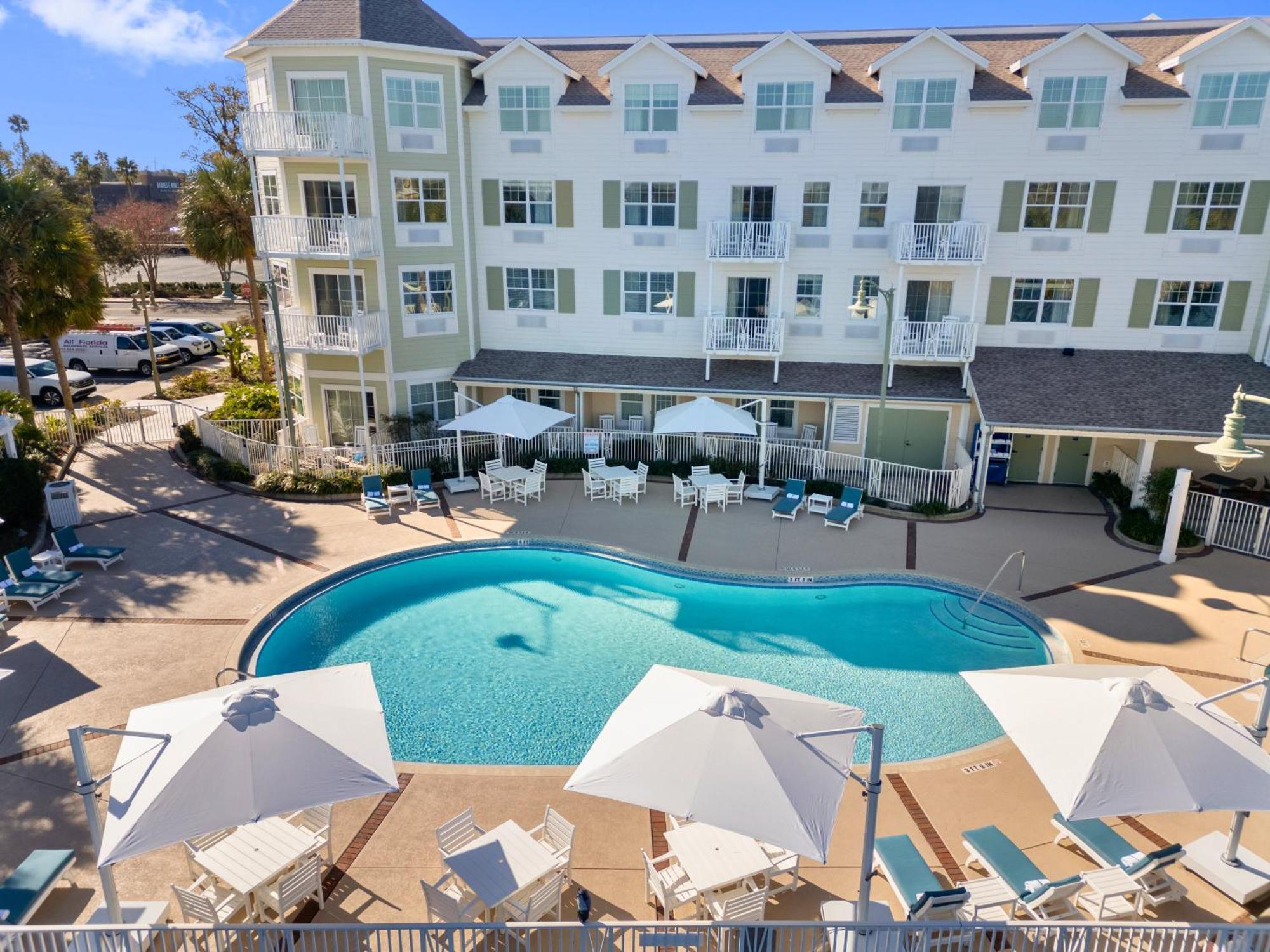 דה וילאג'ס The Waterfront Inn מראה חיצוני תמונה