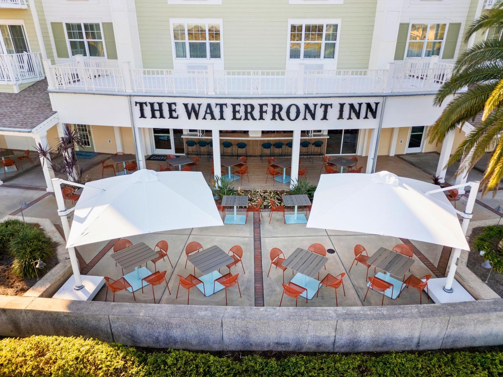 דה וילאג'ס The Waterfront Inn מראה חיצוני תמונה