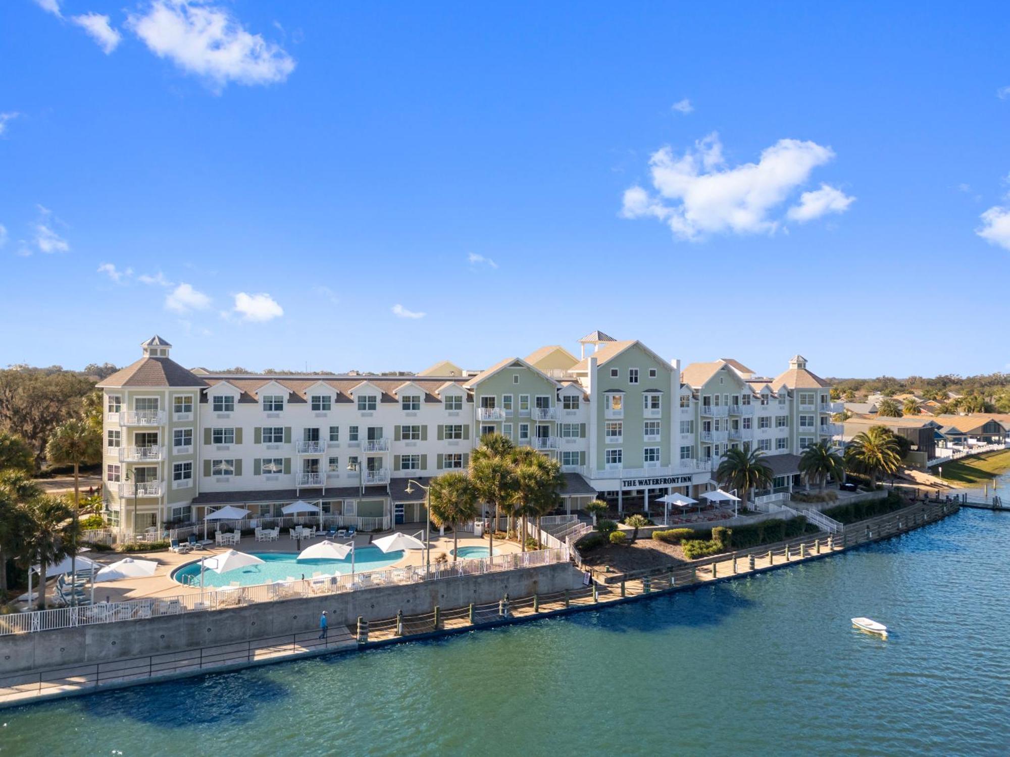 דה וילאג'ס The Waterfront Inn מראה חיצוני תמונה