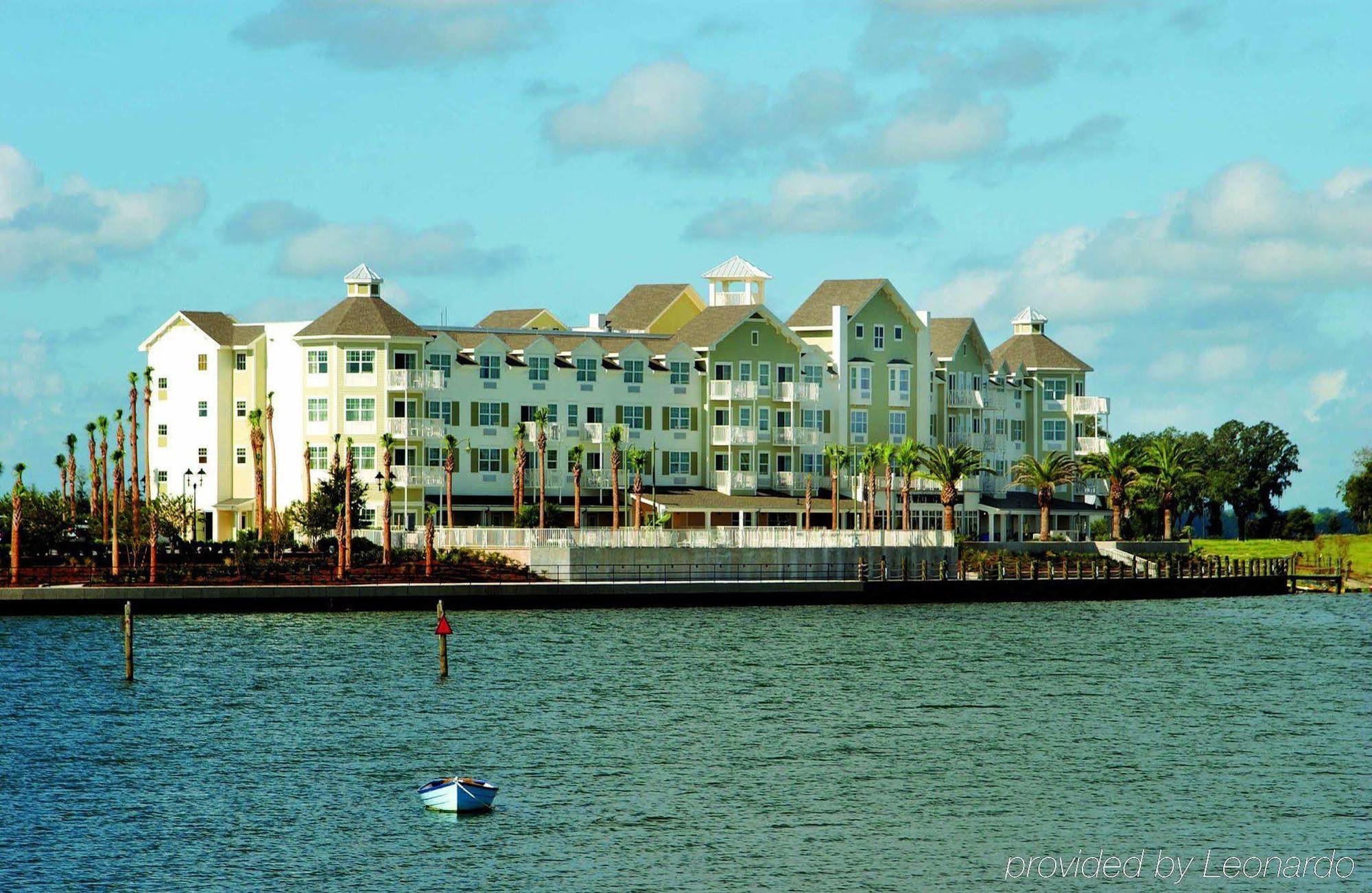 דה וילאג'ס The Waterfront Inn מראה חיצוני תמונה