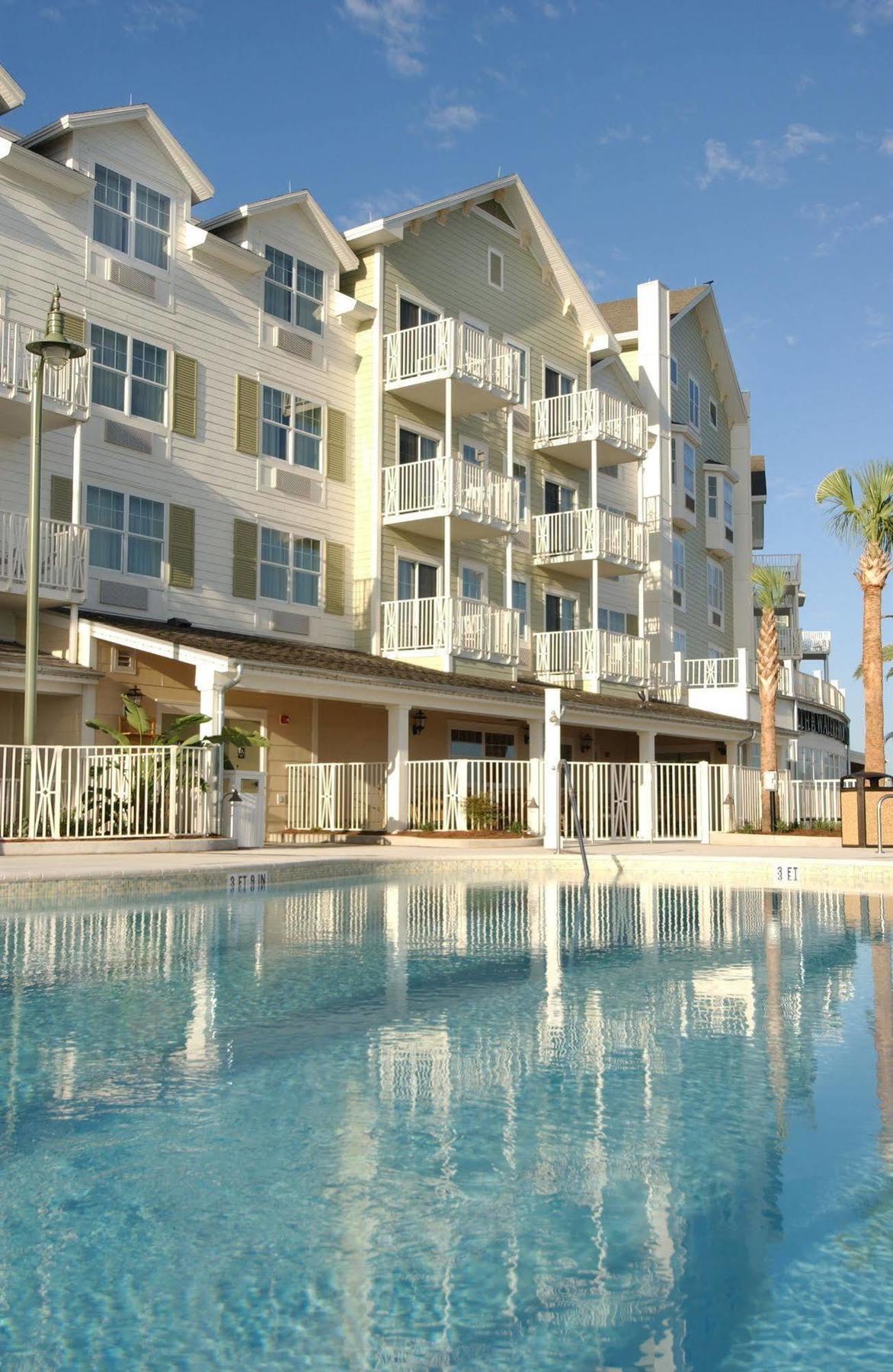 דה וילאג'ס The Waterfront Inn מראה חיצוני תמונה