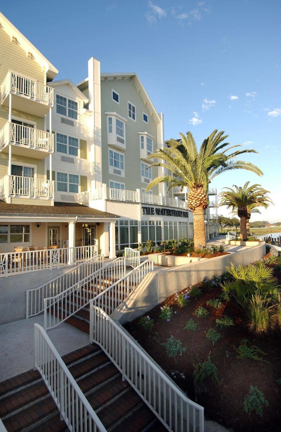 דה וילאג'ס The Waterfront Inn מראה חיצוני תמונה