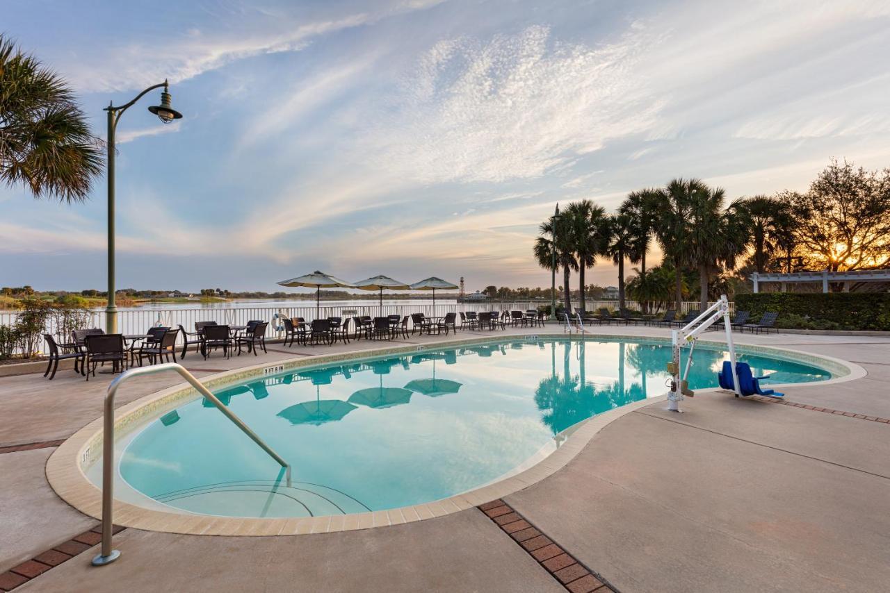 דה וילאג'ס The Waterfront Inn מראה חיצוני תמונה